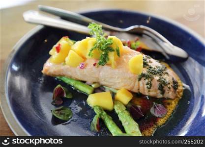 Baked salmon fillet with rosemary, lemon and mango