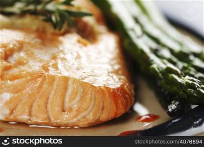 Baked salmon with asparagus on the side