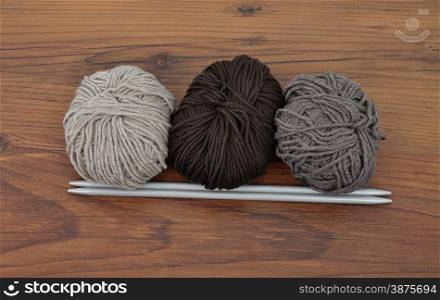 Ball of wool with knitting needles