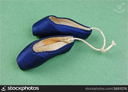 ballet slippers pointe gift on the green background