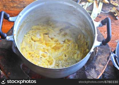 bamboo shoot slice, Bamboo shoots are boiled in a pot on stove