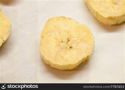 bananas sliced pieces sprinkled with powdered sugar