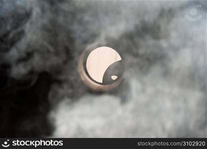 Barbecue lid and smoke