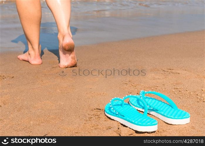 barefoot girl goes without shoes to the sea