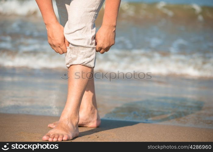 barefoot male tuck pants not to wet