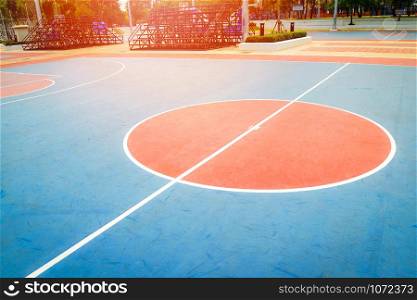 basketball court sport outdoor public park / Streetball