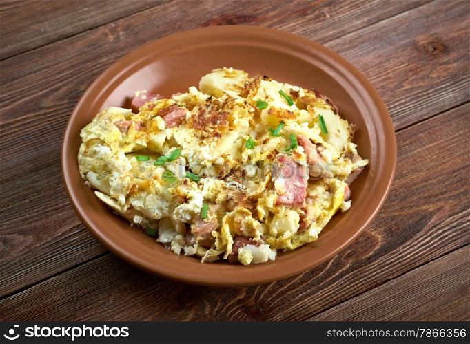 Bauernfruhstuck Farmer&rsquo;s breakfast. German country breakfast dish made from fried potatoes, eggs, onions, leeks , and bacon or ham
