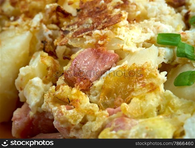 Bauernfruhstuck Farmer&rsquo;s breakfast. German country breakfast dish made from fried potatoes, eggs, onions, leeks , and bacon or ham