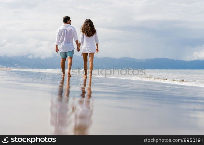 beach couple leisure stroll