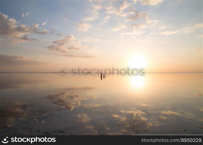 beach horizon reflection