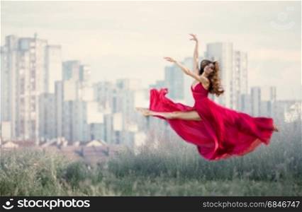 Beatiful Young Woman doingis so de sha (split) In the Fancy Red Dress in the City