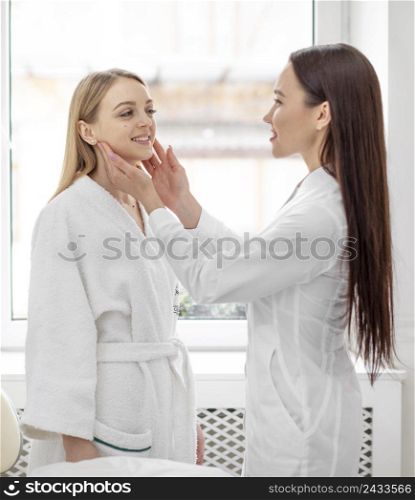 beautician woman clinic consults client 5