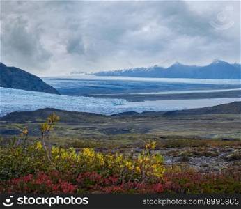 Beautiful autumn view from Mulagljufur Canyon to Fjallsarlon glacier with Breidarlon ice lagoon, Iceland. Not far from Ring Road and at the south end of Vatnajokull icecap and Oraefajokull volcano.