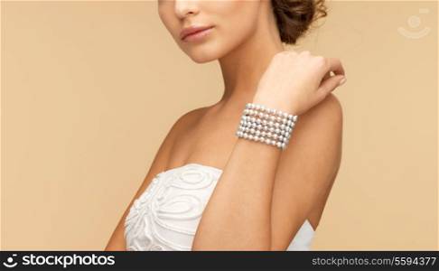 beautiful bride wearing pearl bracelet