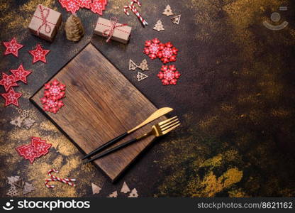 Beautiful gingerbread on a brown ceramic plate with Christmas tree decorations on a dark concrete background. Getting home ready for Christmas. Beautiful gingerbread on a brown ceramic plate with Christmas tree decorations