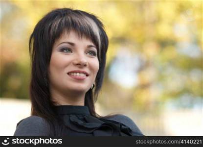 Beautiful girl&acute;s portrait with soft autumn background
