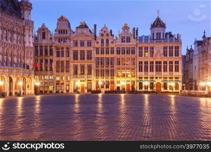 Beautiful houses of the Grand Place Square at night in Brussels, Belgium. From right to left Le Roy d&rsquo;Espagne, La Brouette, Le Sac, La Louve, Le Cornet, Le Renard. Grand Place Square at night in Brussels, Belgium