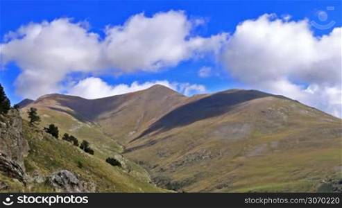 Beautiful mountain peaks in Spain (Pyreness