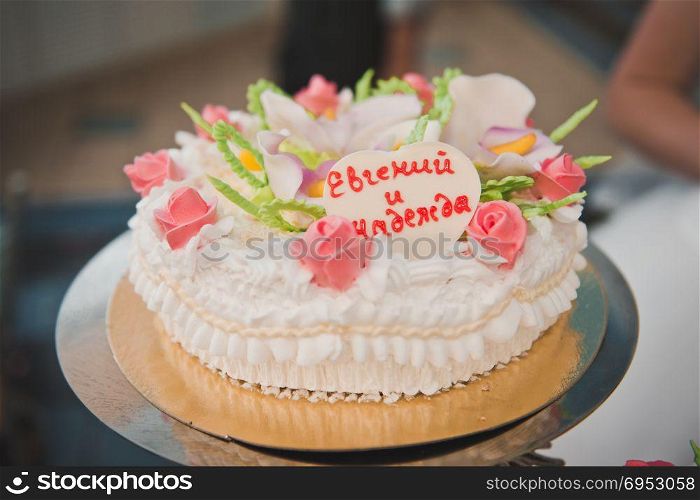 Beautiful pie with flowers from cream.. Beautiful creamy pie 1429.