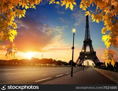 Beautiful sunrise in Paris, with Eiffel Tower