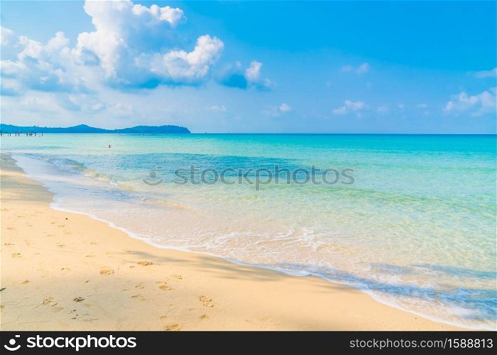 Beautiful tropical beach and sea in island - Holiday Vacation concept