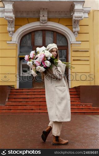 beautiful woman holding bouquet flowers