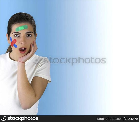 Beautiful woman with a surprised face beacuse of th over a blue background