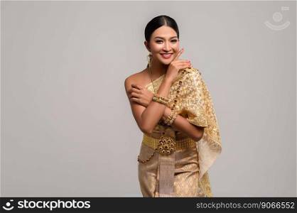 Beautiful women wear Thai clothes and stand to hug their breasts.