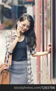 beautiful working woman talking smart phone wiht happiness smiling face