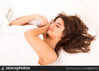 Beautiful young and beautiful woman resting in bed