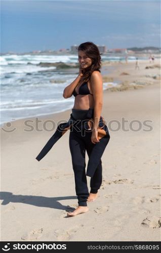Beautiful young woman preparing to another day of surf