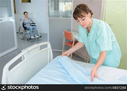 bed in a hospital room