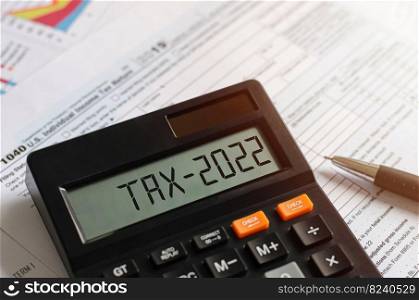 Beginning of taxes in 2022 with a calculator that calculates income In the business concept of paying taxes, withholding taxes in the new year 2022 and as a rule
