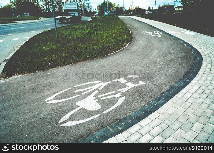 Bend on the cycle path with white horizontal signs
