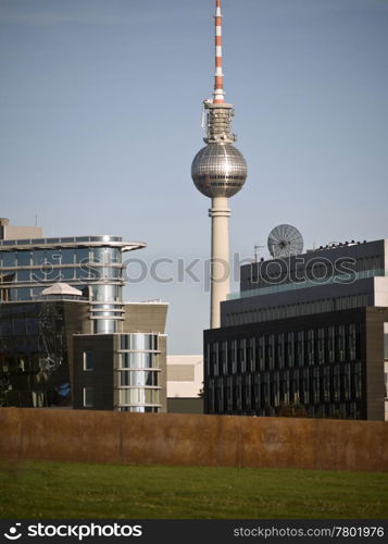 Berlin-Fernsehturm-Neubauten. Berlin - TVTower and office buildings