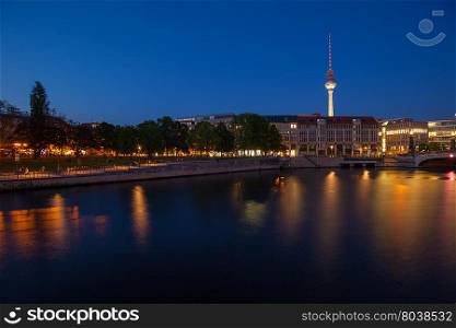 Berlin&rsquo;s River Spree and TV Tower (Fernsehturm) at twilight