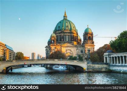 Berliner Dom cathedral early in the evening