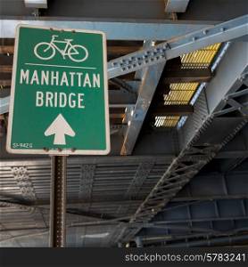Bicycle lane direction sign to the Manhattan Bridge in Manhattan, New York City, New York State, USA