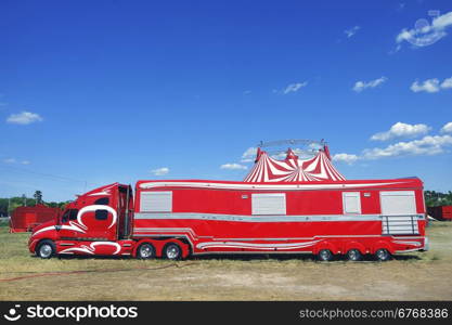 Big circus trailer converted into a rolling apartment in order to live there with all comforts.