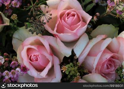 Big pink roses in a floral wedding arrangement