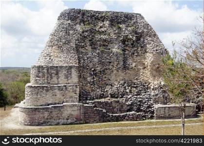 Big ruined stone piramid in Becan, Mexico