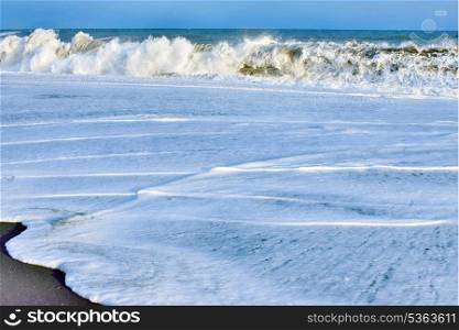 Big waves broken at ocean