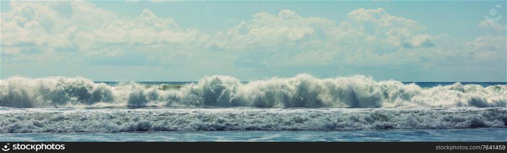 Big waves on the ocean coast