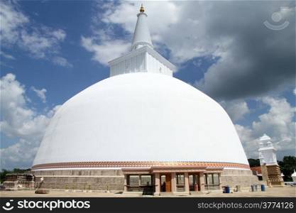 Big white stupa Ruwanwelisaya Chedi in Anuradhapura, Sri Lanka