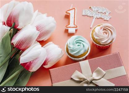 birthday cupcake with present flowers