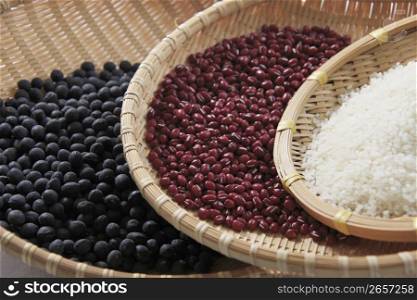 Black soybeans, adzuki beans and rice