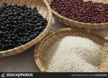 Black soybeans, adzuki beans and rice