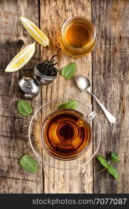 Black tea with lemon and mint