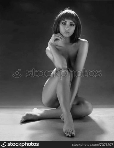 Black&white portrait of a nude woman