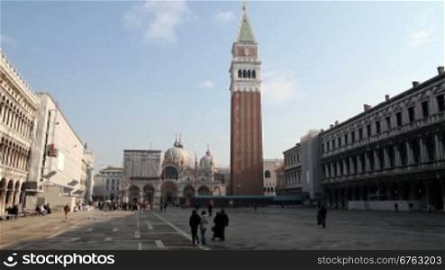 Blick auf den Markusturm in Venedig